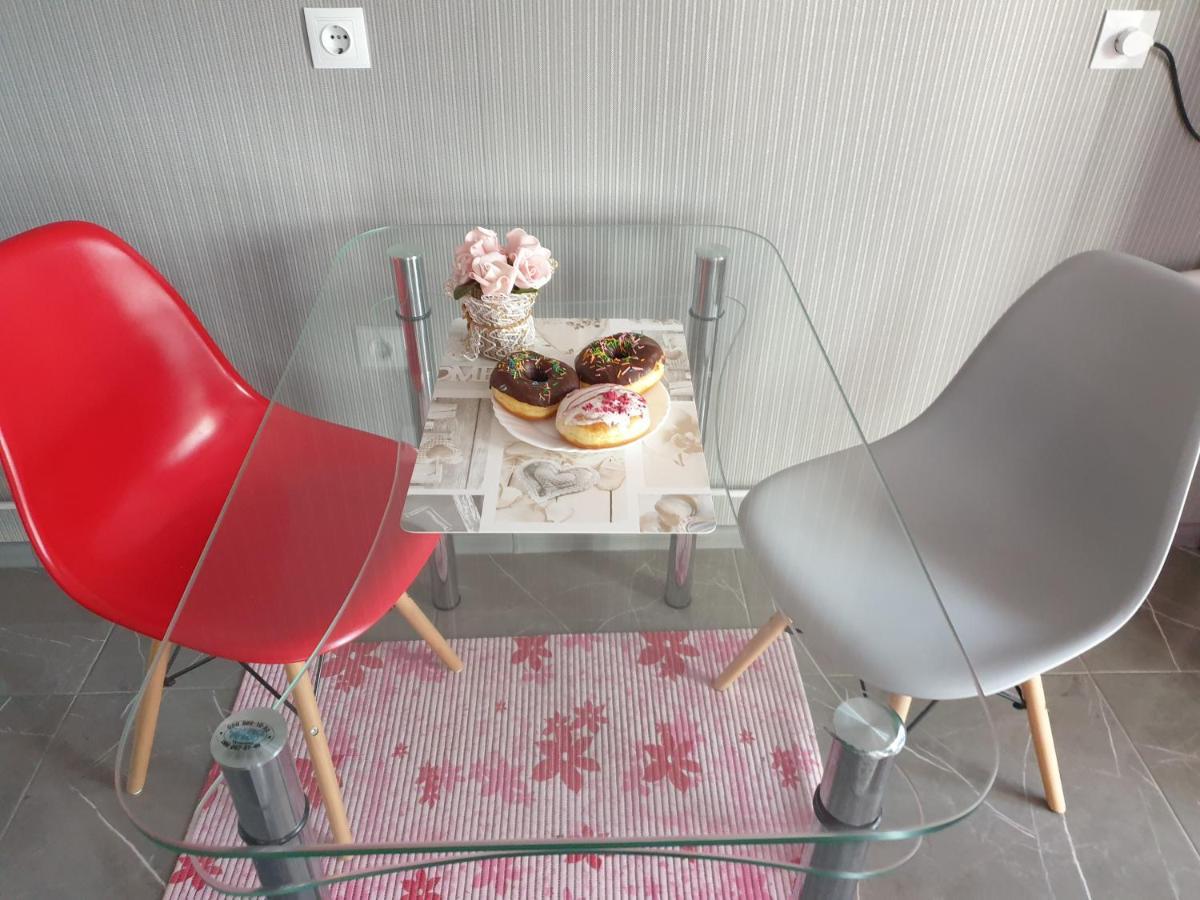 Apartment стильна квартира-студія в центрі міста на набережній *