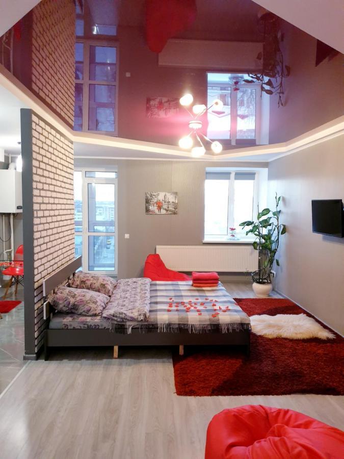 стильна квартира-студія в центрі міста на набережній Apartment