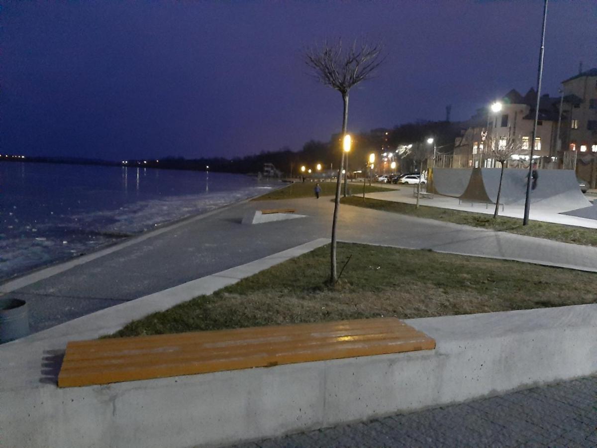 стильна квартира-студія в центрі міста на набережній Apartment Ternopil